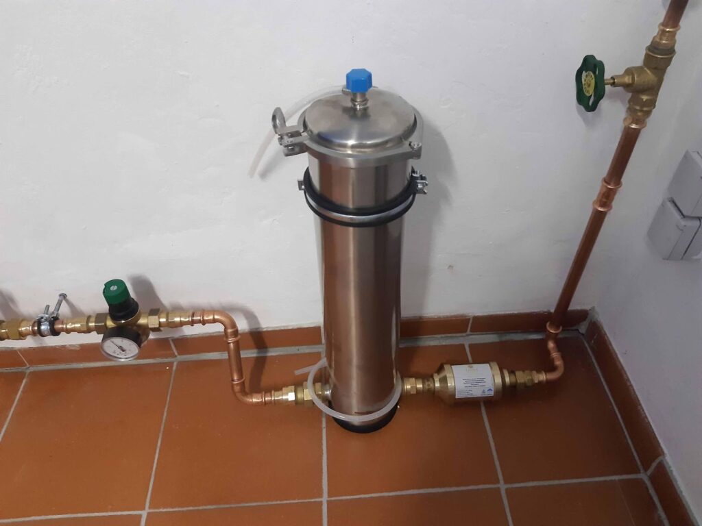 Hauswasserfilter an der Hauptleitung montiert